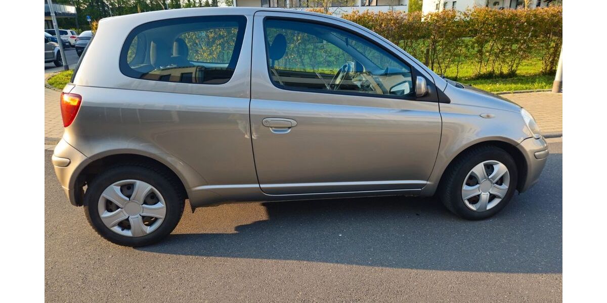 Toyota Yaris 96.000 km 2.490 &euro; Brühl 50321
