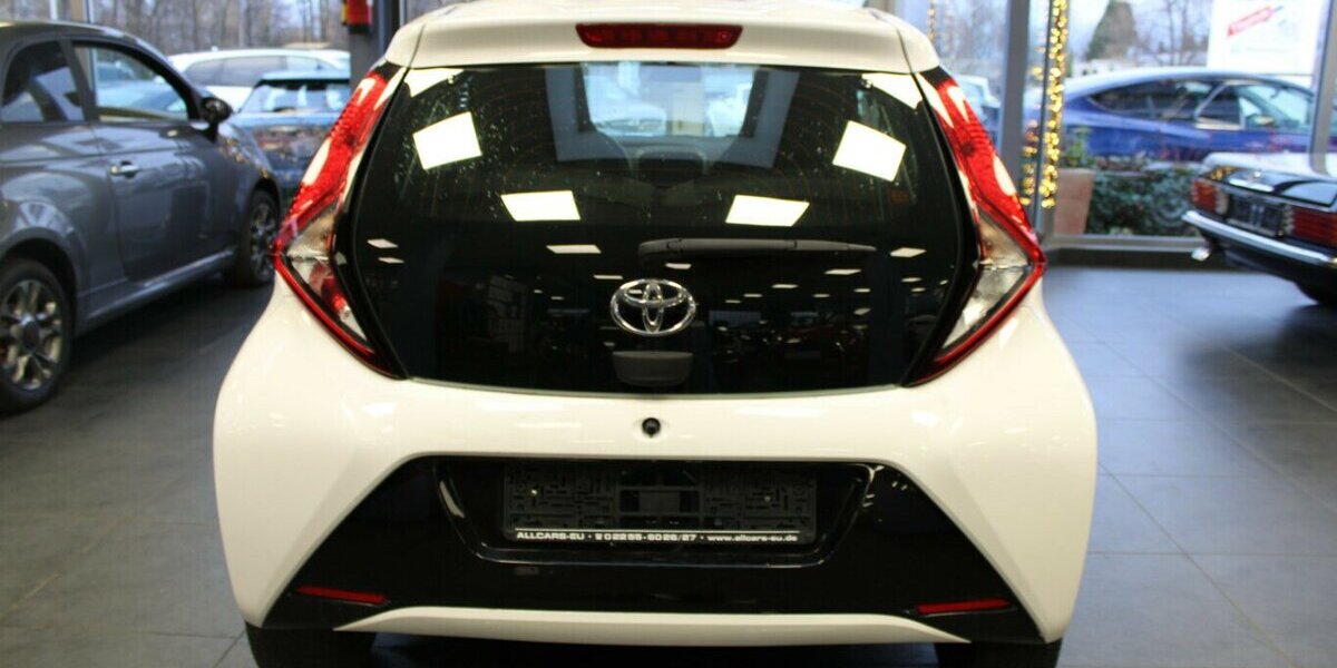 Toyota Aygo 1.0 x-play 79.413 km 9.980 &euro; Euskirchen 53881