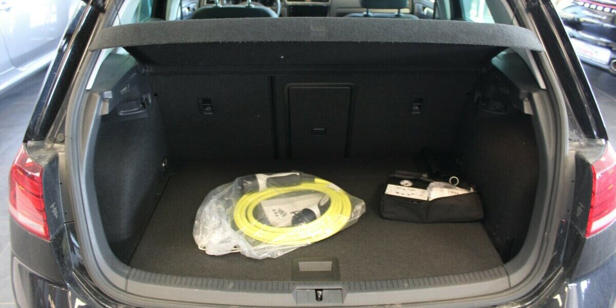 VW e-Golf 51.670 km 13.980 &euro; Euskirchen 53881