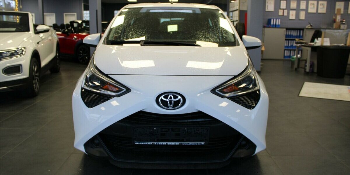 Toyota Aygo 1.0 x-play 79.413 km 9.980 &euro; Euskirchen 53881