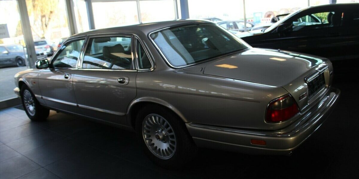 Jaguar XJ 4.0 Lang Automatik - Leder - Schiebedach - 119.865 km 19.980 &euro; Euskirchen 53881