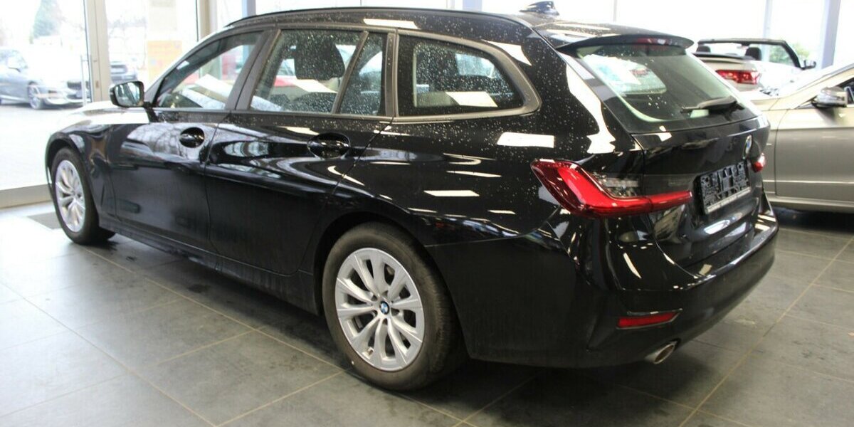 BMW 318 318d Touring Aut. Advantage 97.827 km 22.980 &euro; Euskirchen 53881