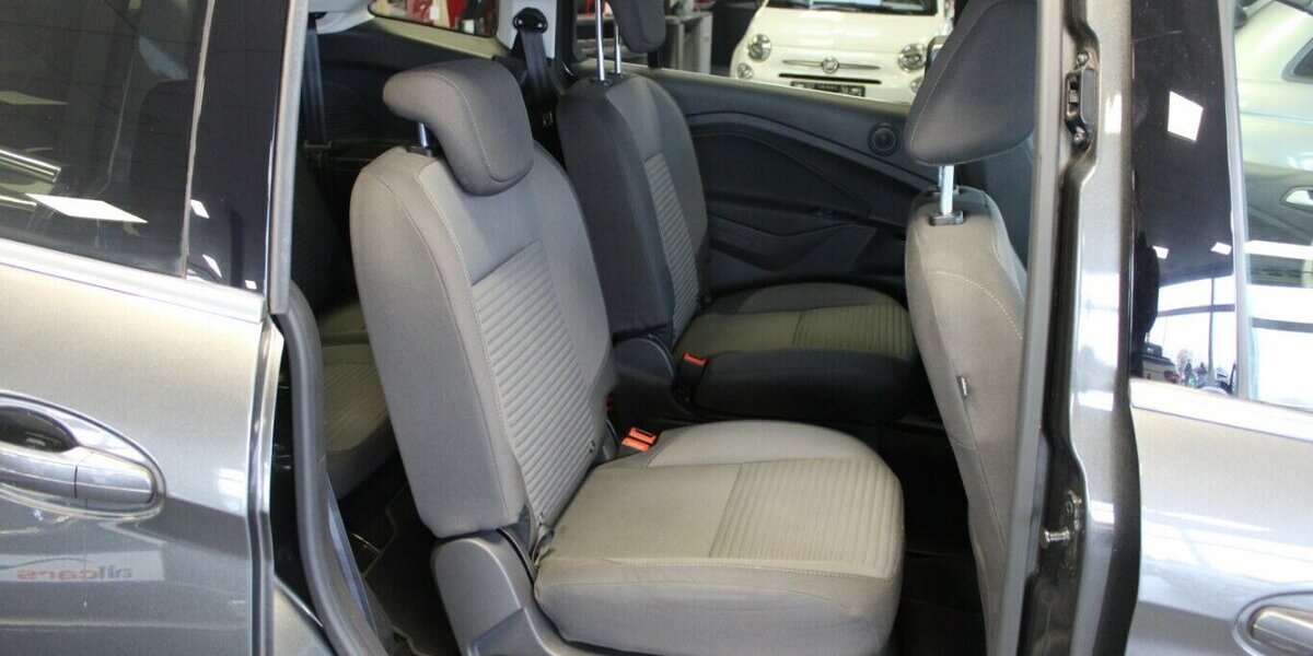 Ford Grand C-Max 1.0 EcoBoost Titanium - 7-Sitzer - 61.290 km 11.980 &euro; Euskirchen 53881