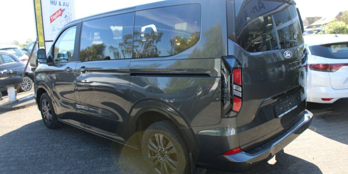 Ford Tourneo Custom 320 L1H1 VA Titanium - 8-Sitzer - 41.414 km 39.980 &euro; Euskirchen 53881