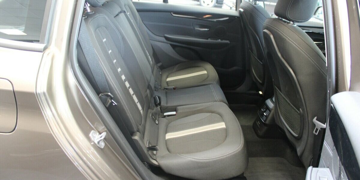 BMW 218 218i Gran Tourer Advantage - Navi - Kamera - 98.770 km 15.980 &euro; Euskirchen 53881