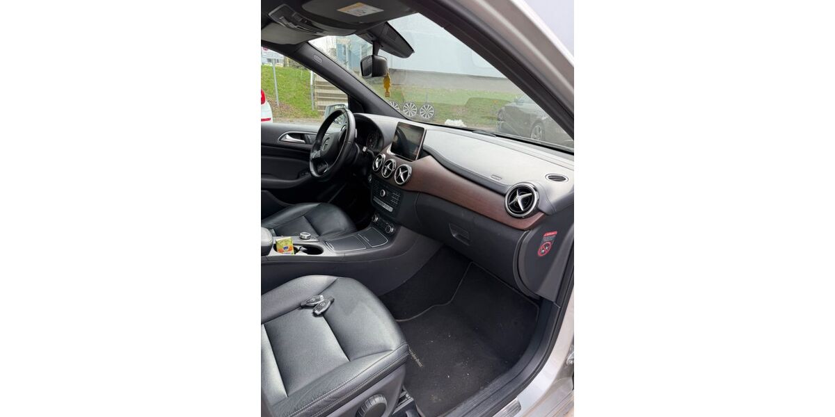 Mercedes-Benz 220 194.000 km 11.500 &euro; Düren 52355