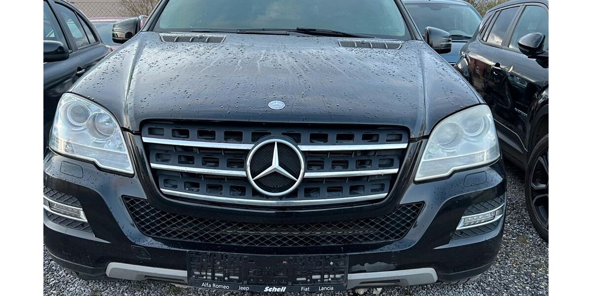 Mercedes-Benz ML 300 402.000 km 3.995 &euro; Düren 52351
