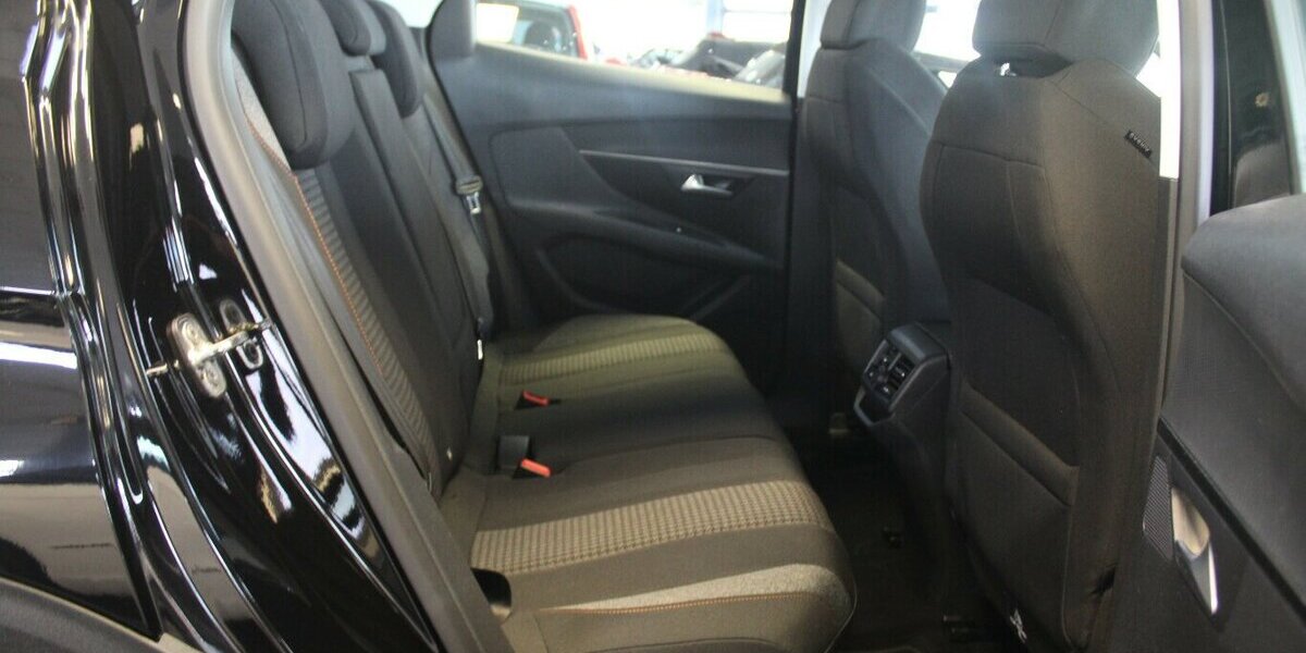 Peugeot 3008 PureTech 130 Stop&Start Crossway 39.028 km 14.980 &euro; Euskirchen 53881