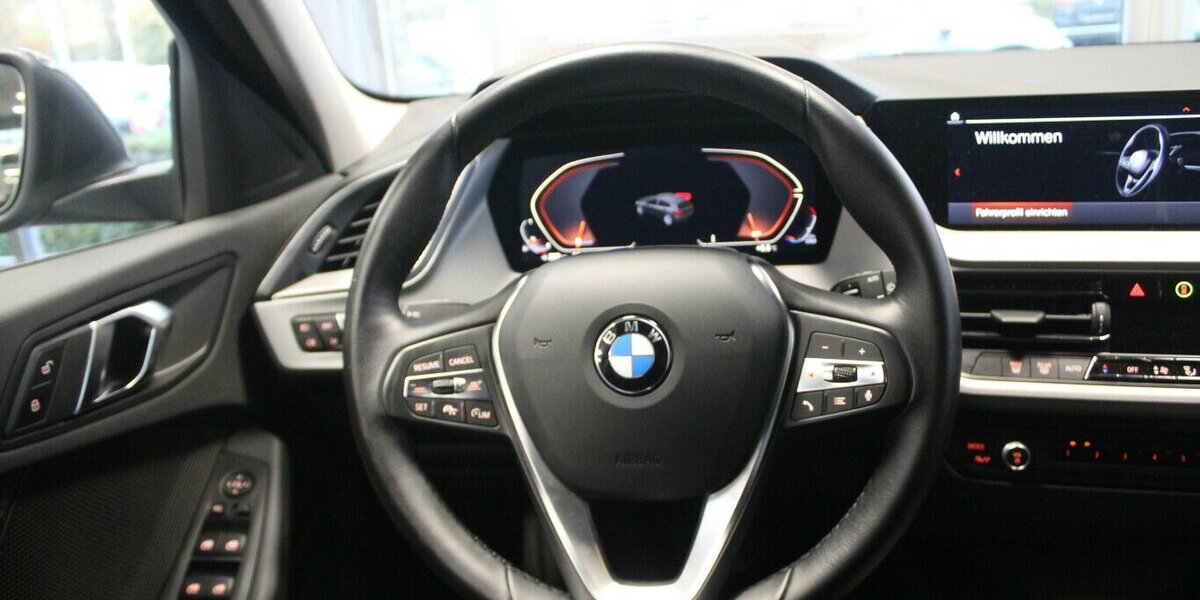 BMW 120 120i Aut. Advantage 16.563 km 24.980 &euro; Euskirchen 53881