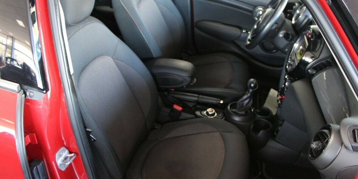 Mini Cooper Pepper - 5-Türig - Navi - SHZ - PDC - 83.970 km 11.980 &euro; Euskirchen 53881