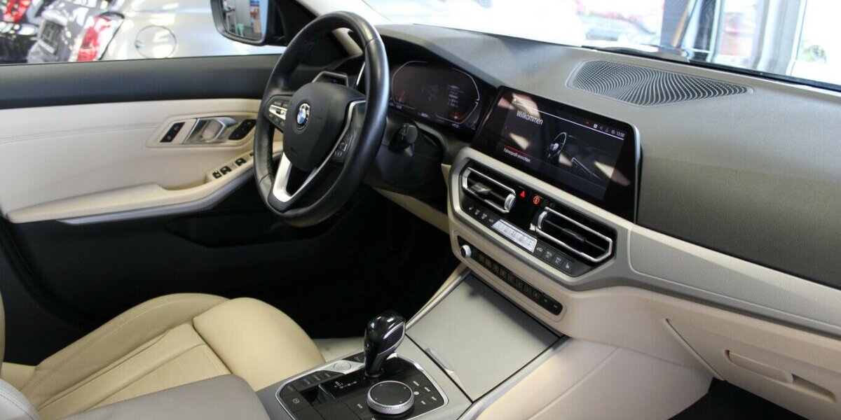BMW 330 330i xDrive Touring Aut. Advantage 68.255 km 26.980 &euro; Euskirchen 53881
