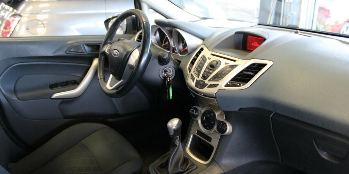 Ford Fiesta 1.25 Ghia - 5-Türig - 1.Hand - 83.440 km 5.980 &euro; Euskirchen 53881