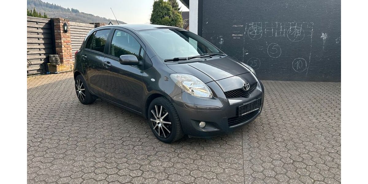 Toyota Yaris 167.094 km 3.799 &euro; Kreuzau 52372
