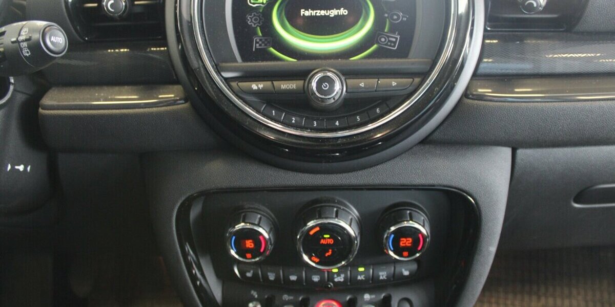 Mini One Clubman Chili - LED - Navi - SHZ - Kamera - 64.870 km 14.980 &euro; Euskirchen 53881