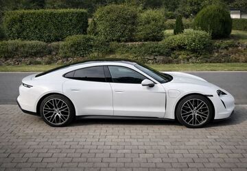 Porsche Taycan 13.200 km 59.700 &euro; Bonn 53123