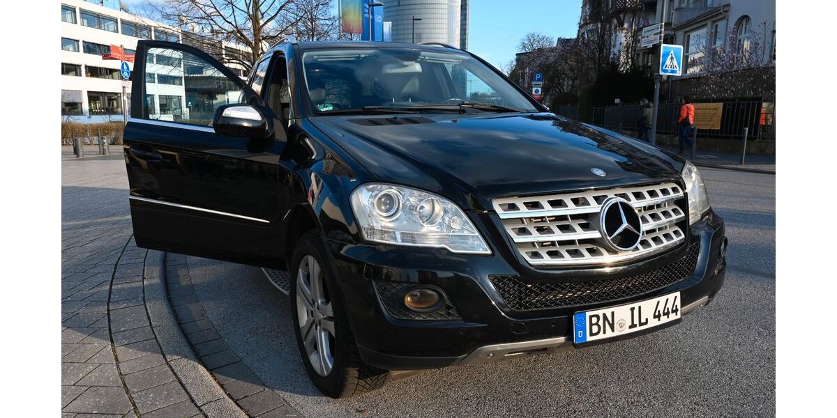 Mercedes-Benz ML 320 210.000 km 9.250 &euro; Bonn 53175