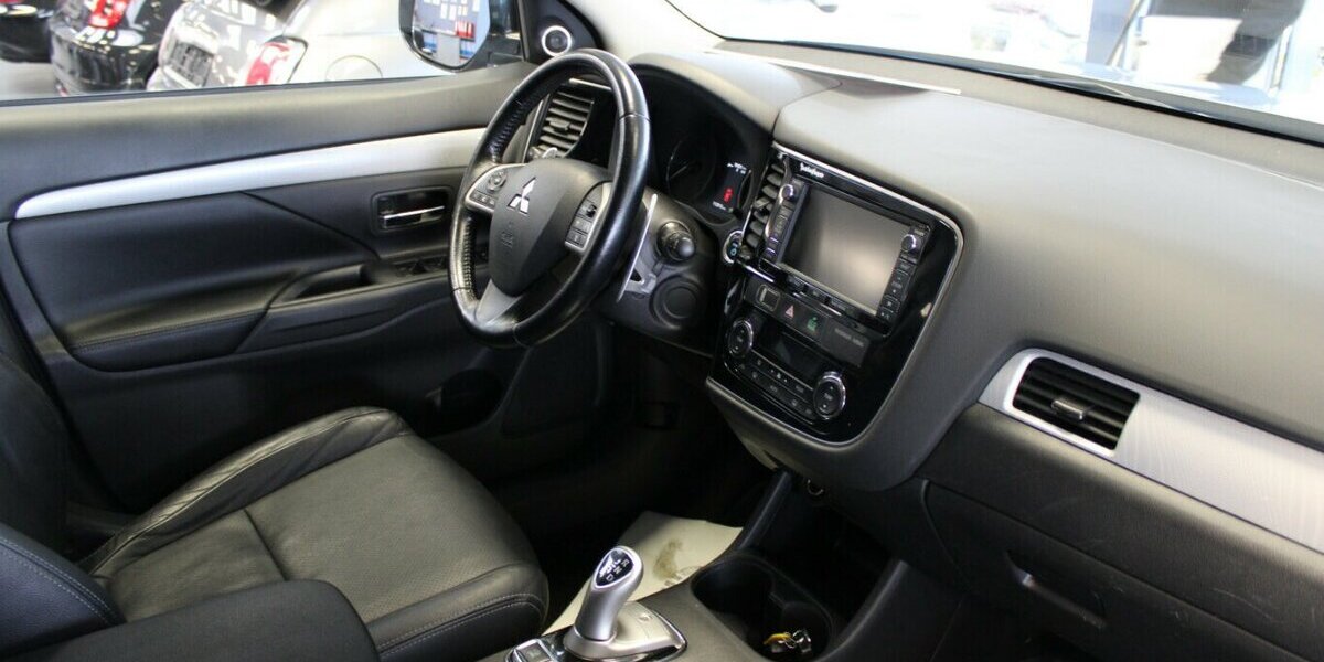 Mitsubishi Outlander 2.0 4WD Plug-In Hybrid Top 112.810 km 12.980 &euro; Euskirchen 53881