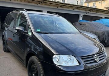 VW Touran 243.000 km 2.199 &euro; Bonn 53229