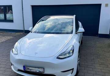 Tesla Model Y 65.700 km 32.900 &euro; Bonn 53125