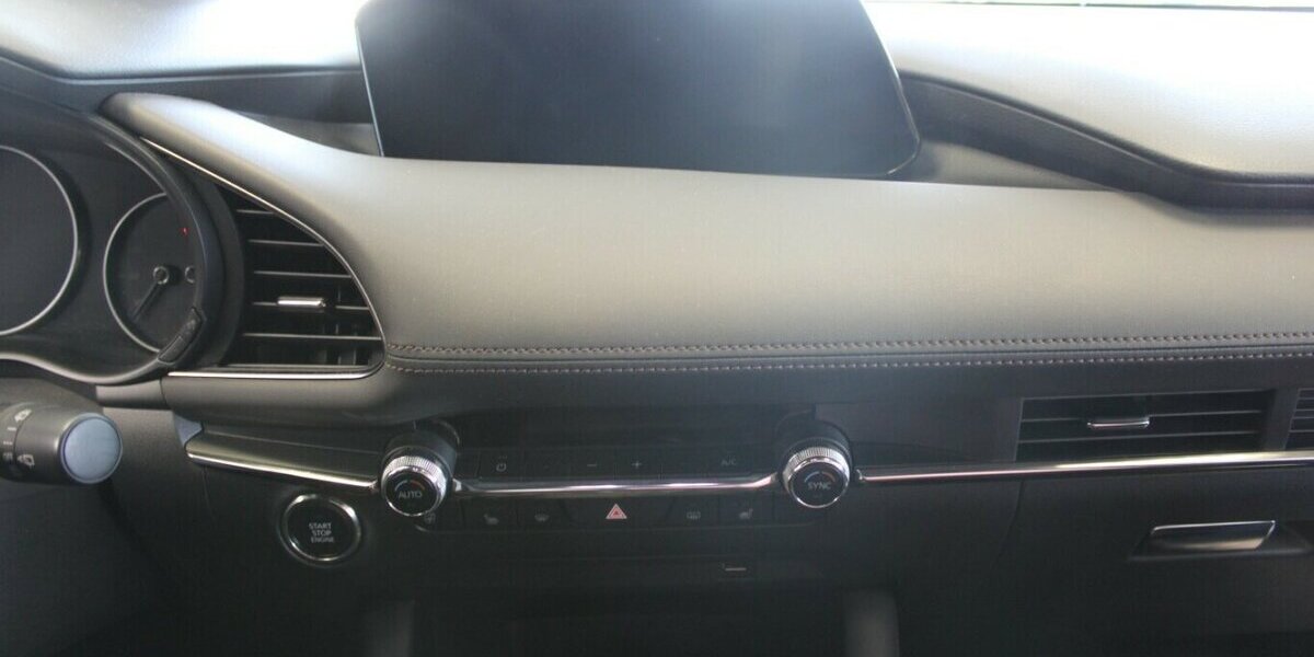 Mazda 3 SKYACTIVE-X M-Hybrid Drive 79.998 km 16.980 &euro; Euskirchen 53881
