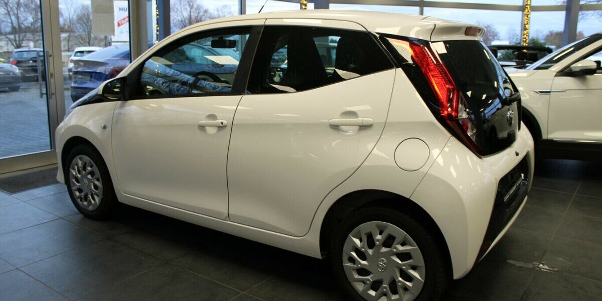 Toyota Aygo 1.0 x-play 79.413 km 9.980 &euro; Euskirchen 53881