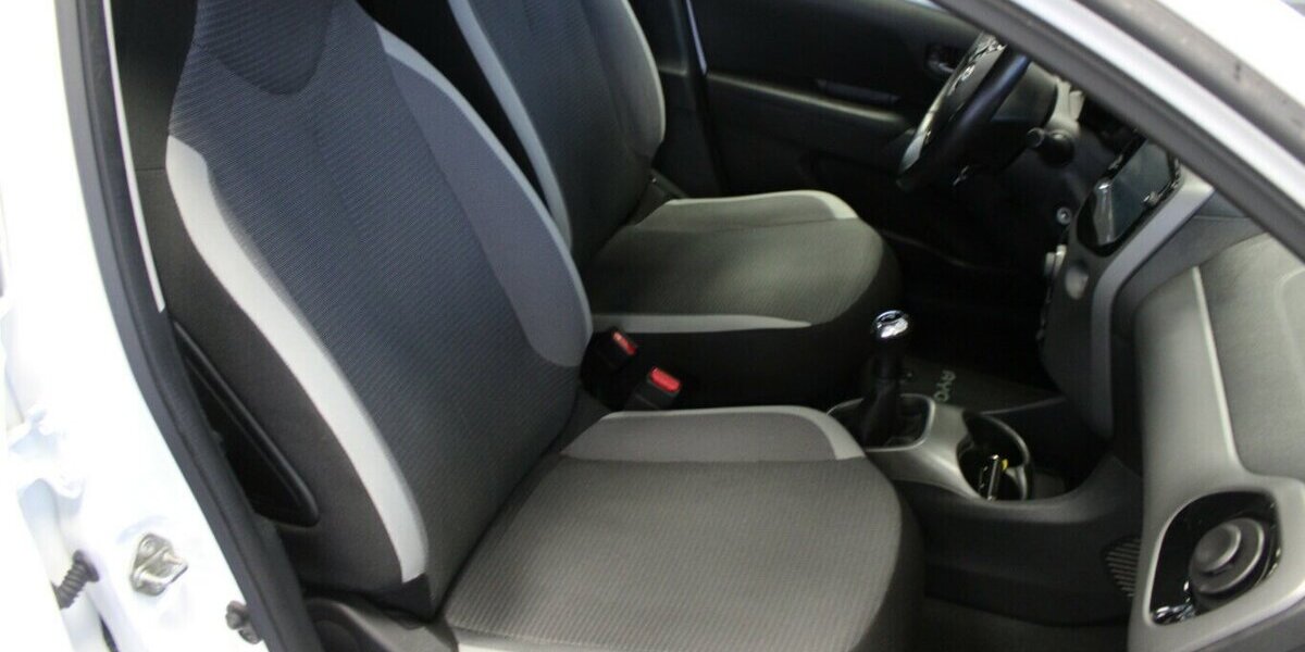 Toyota Aygo 1.0 x-play 79.413 km 9.980 &euro; Euskirchen 53881