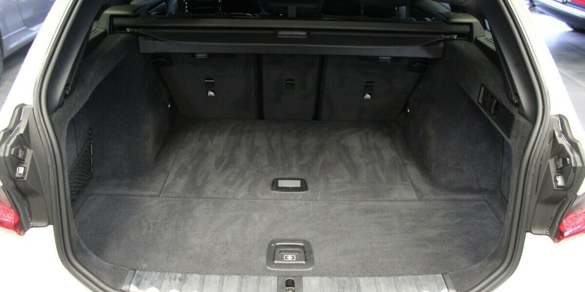 BMW 320 320i Touring - M Sport - 48.340 km 32.980 &euro; Euskirchen 53881