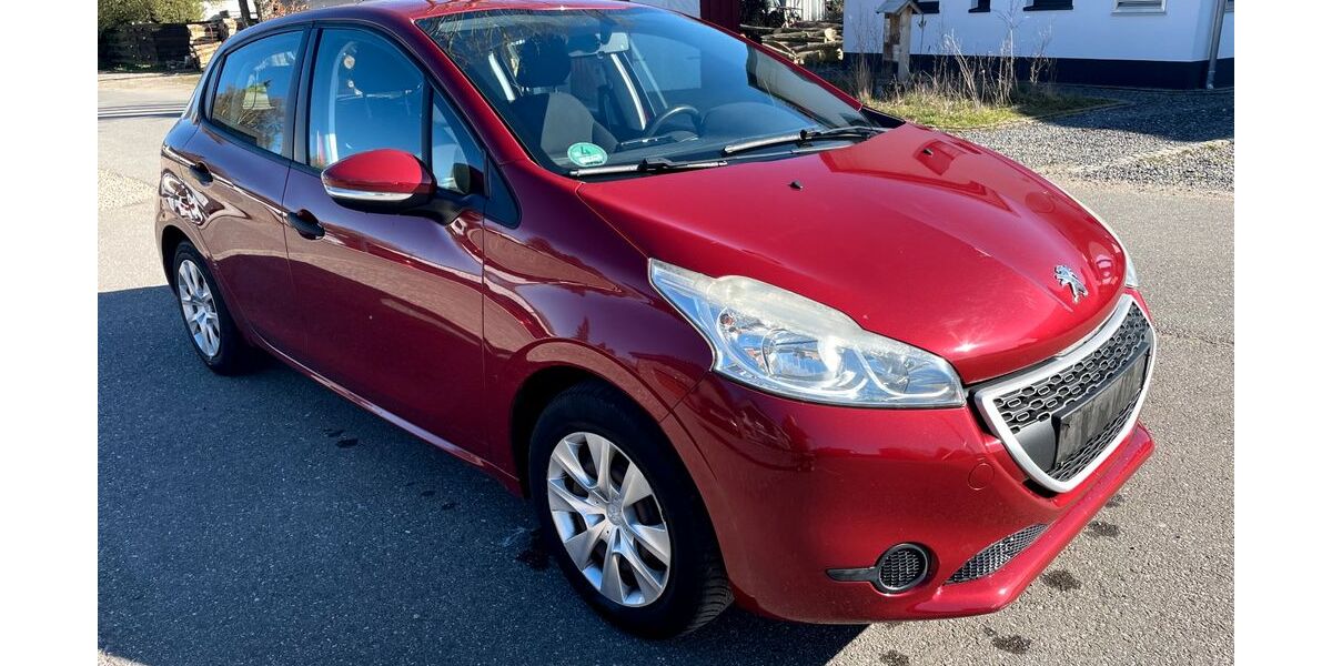 Peugeot 208 193.056 km 1.990 &euro; Hürtgenwald OT Vossenack 52393