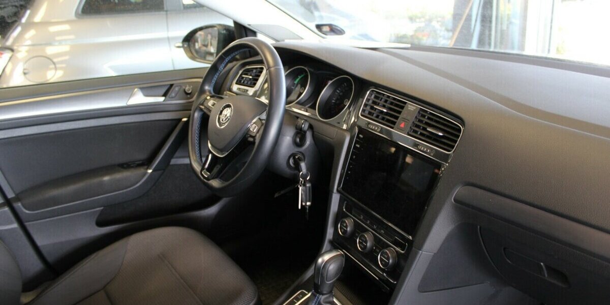 VW e-Golf 51.670 km 13.980 &euro; Euskirchen 53881