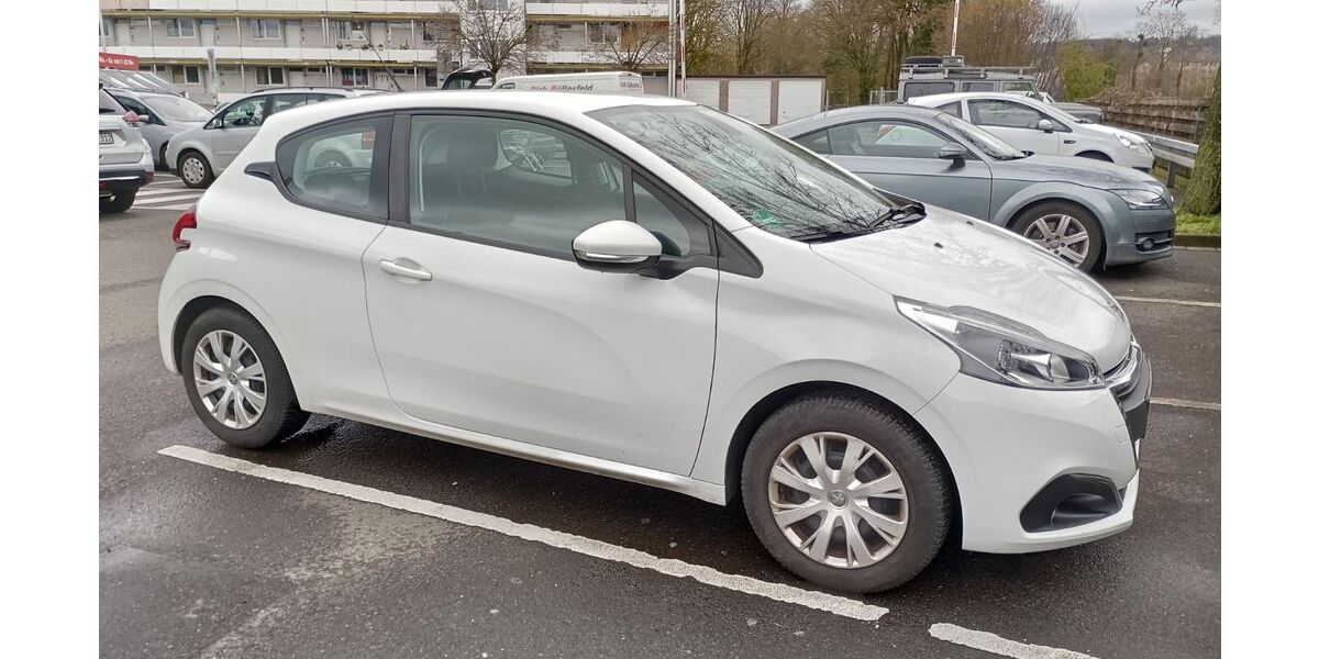 Peugeot 208 96.500 km 5.890 &euro; Bonn 53121