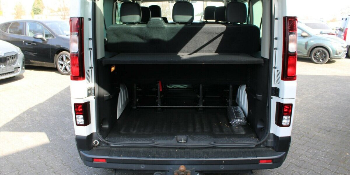 Renault Trafic Blue dCi 150 - 8-Sitzer - AHK - 124.312 km 23.980 &euro; Euskirchen 53881