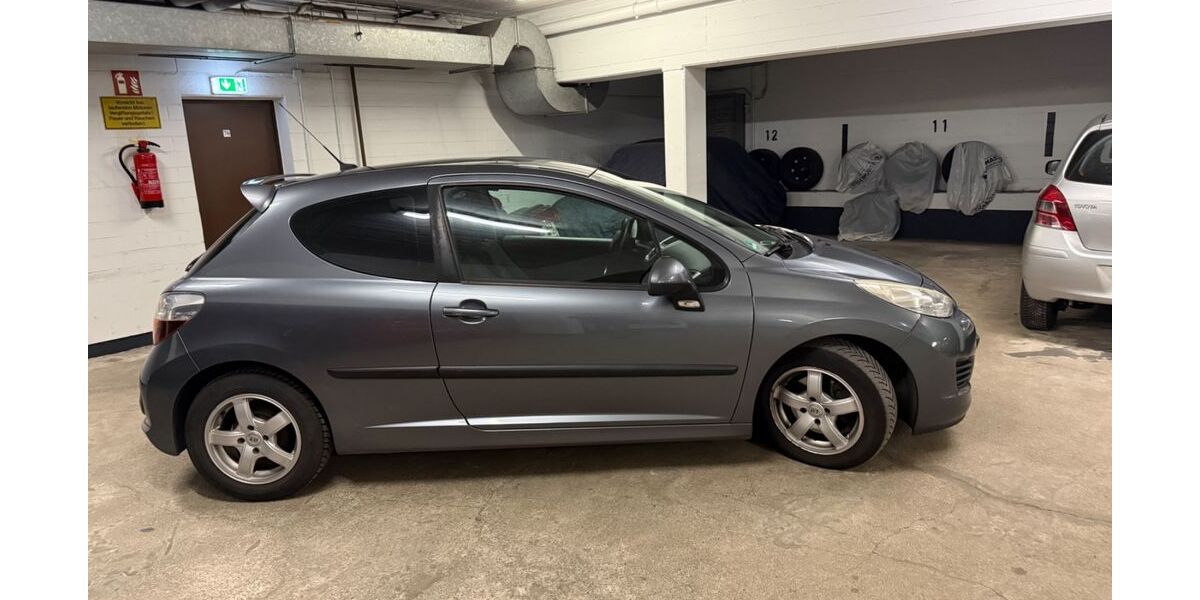 Peugeot 207 123.000 km 2.350 &euro; Bornheim 53332