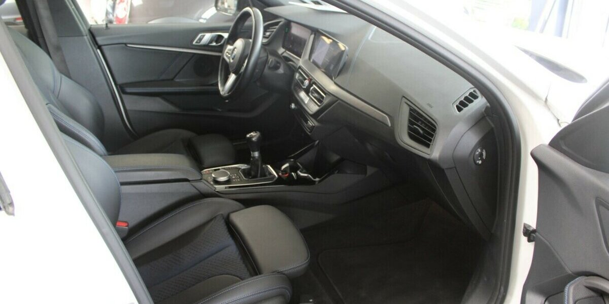 BMW 118 118i - M Sport - Navi - LED - PDC - SHZ - 53.085 km 21.980 &euro; Euskirchen 53881