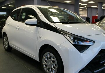 Toyota Aygo 1.0 x-play 79.413 km 9.980 &euro; Euskirchen 53881