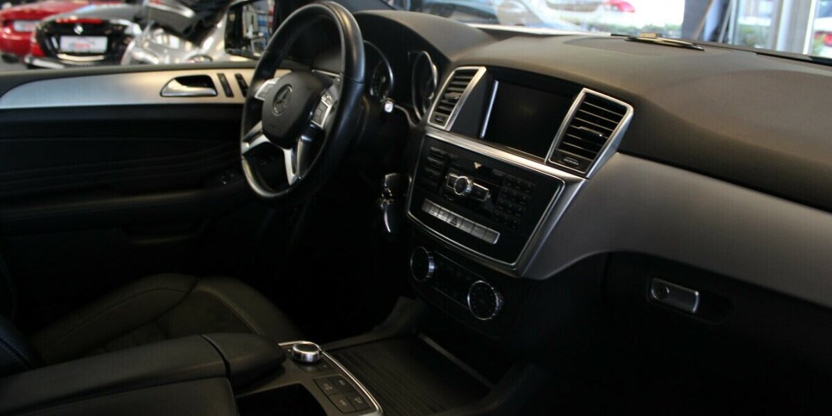 Mercedes-Benz ML 350 BlueTec 4MATIC 7G-TRONIC 130.815 km 19.980 &euro; Euskirchen 53881