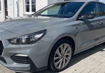 Hyundai i30 93.902 km 12.690 &euro; Rheinbach 53359