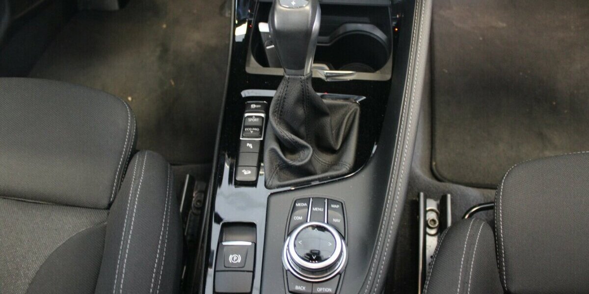 BMW X1 xDrive20i Aut. Sport Line 74.665 km 19.980 &euro; Euskirchen 53881