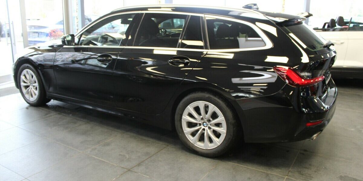 BMW 320 320i Touring Aut. - Leder - LED - Navi - Head 88.320 km 25.980 &euro; Euskirchen 53881