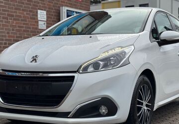 Peugeot 208 101.000 km 5.999 &euro; Düren 52349