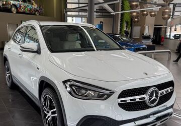 Mercedes-Benz GLA 250 34.000 km 32.300 &euro; Königswinter 53639