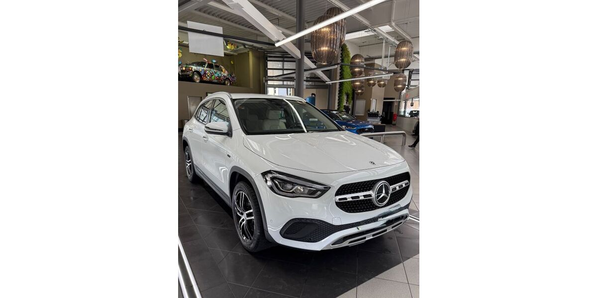 Mercedes-Benz GLA 250 34.000 km 32.300 &euro; Königswinter 53639