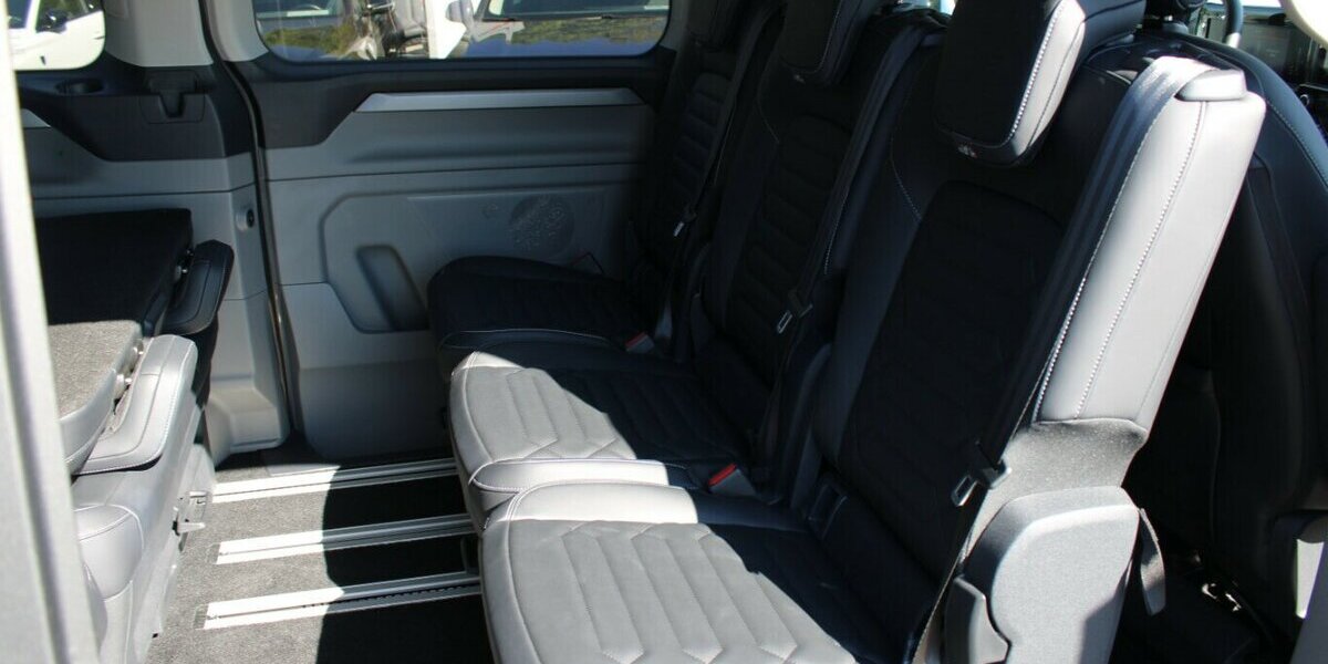 Ford Tourneo Custom 320 L1H1 VA Titanium - 8-Sitzer - 41.414 km 39.980 &euro; Euskirchen 53881