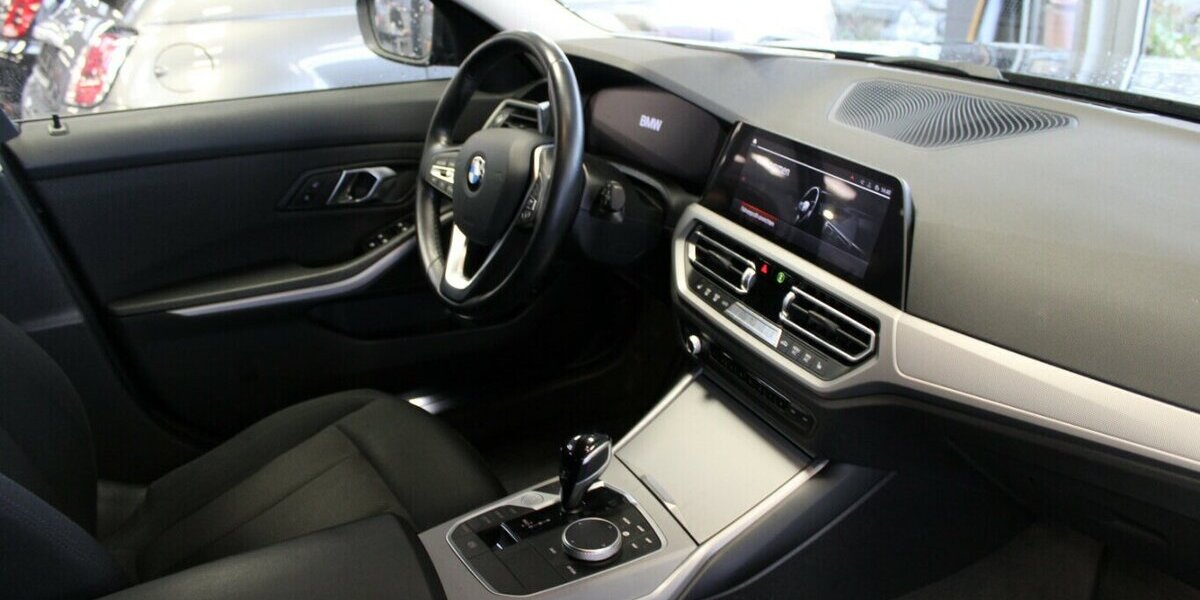 BMW 318 318d Touring Aut. Advantage 97.827 km 22.980 &euro; Euskirchen 53881