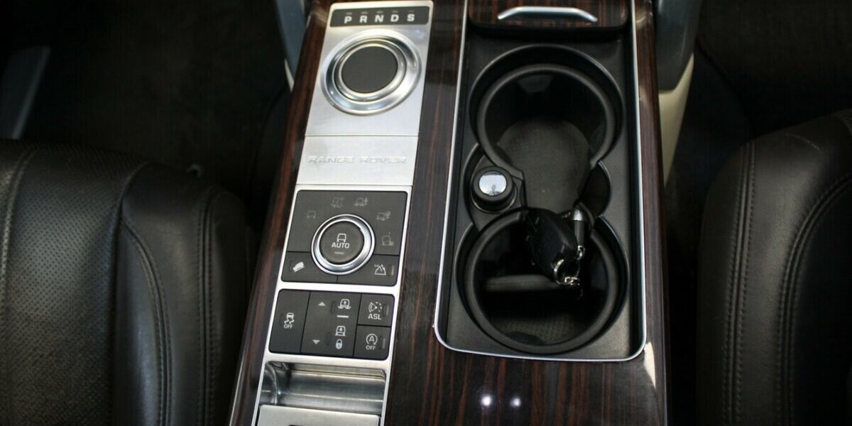 Land Rover Range Rover 4.4 SDV8 Vogue 182.940 km 25.980 &euro; Euskirchen 53881