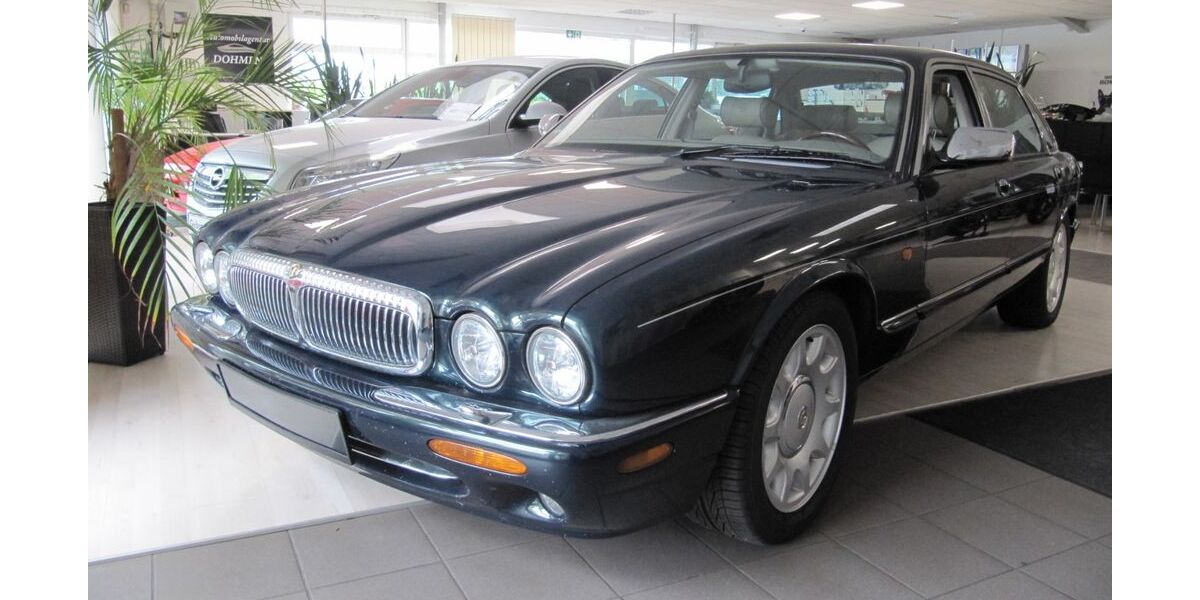 Jaguar Daimler 93.200 km 32.499 &euro; Düren 52353