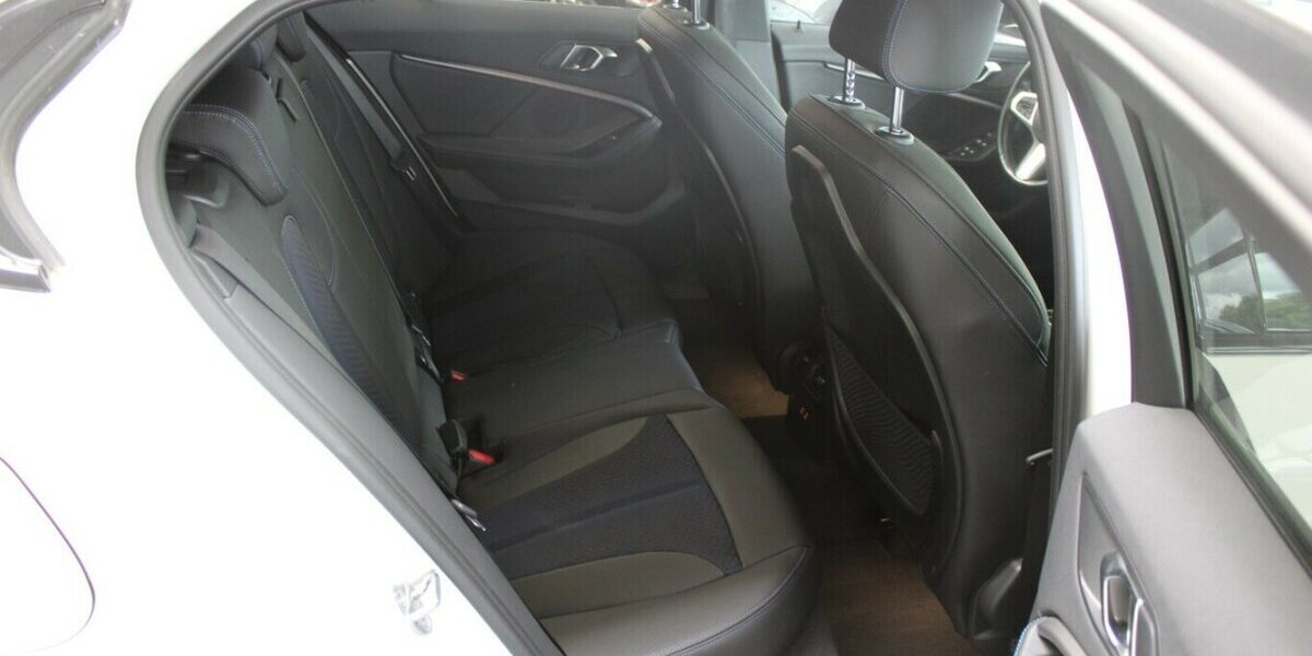 BMW 118 118i - M Sport - Navi - LED - PDC - SHZ - 53.085 km 21.980 &euro; Euskirchen 53881